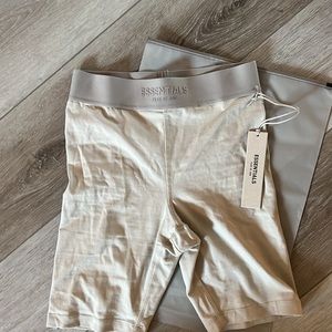 ESSENTIALS Sport Short